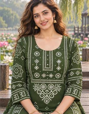 women ethnic motifs printed regular mirror work  cotton kurta with palazzos & with dupatta 3