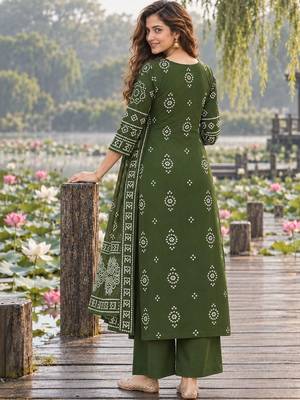 women ethnic motifs printed regular mirror work  cotton kurta with palazzos & with dupatta 4