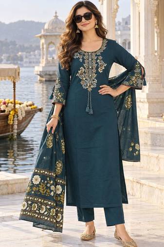 women ethnic motifs embroidered regular thread work  cotton kurta with trousers & with