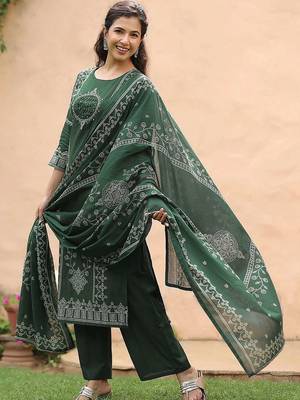 women ethnic motifs printed regular  cotton kurta with palazzos & with dupatta 3