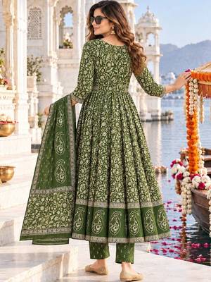 women ethnic motifs printed empire  cotton kurta with trousers & with dupatta 3