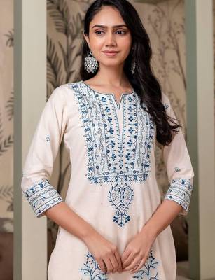 women ethnic motifs embroidered regular thread work  cotton kurta with trousers 2