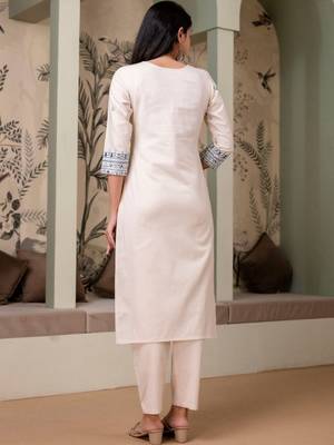 women ethnic motifs embroidered regular thread work  cotton kurta with trousers 5