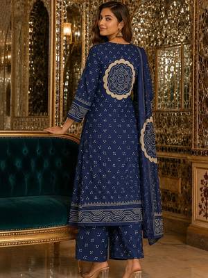 women ethnic motifs printed regular  cotton kurta with palazzos & with dupatta 2