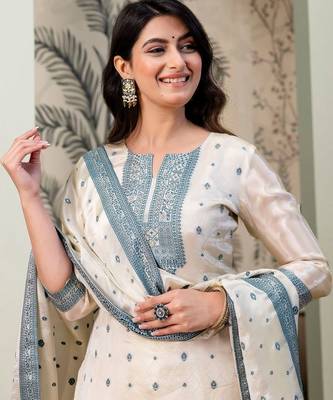 women ethnic motifs embroidered regular thread work kurta with trousers & with dupatta 2
