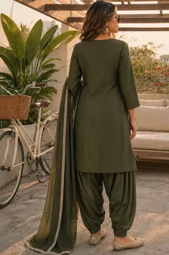 women ethnic motifs regular mirror work kurta with patiala & with dupatta