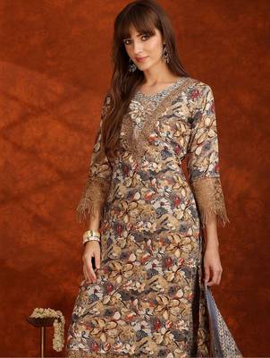women floral printed regular thread work kurta with trousers & with dupatta 3