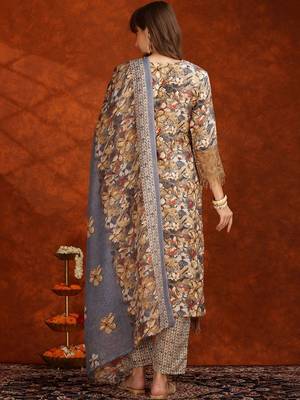 women floral printed regular thread work kurta with trousers & with dupatta 4