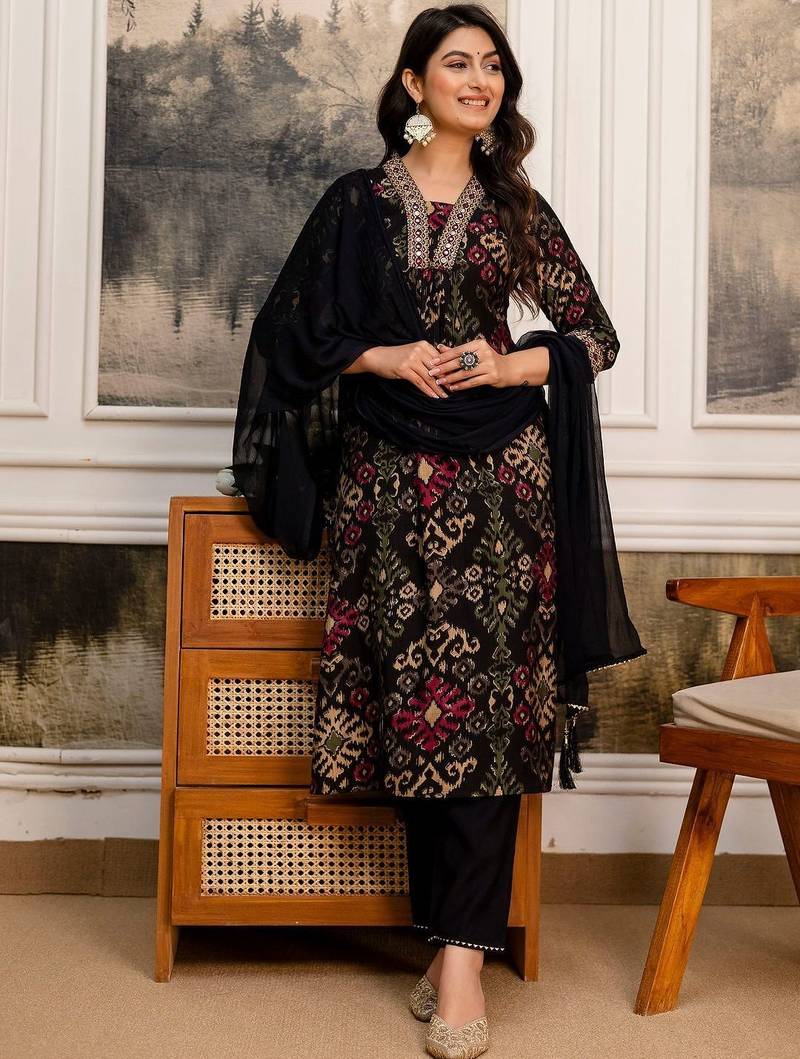 women ethnic motifs printed regular thread work kurta with trousers & with dupatta