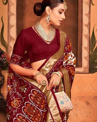 Off white ethnic motifs zari silk blend patola saree 4