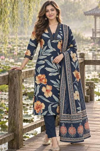 women floral printed regular  cotton kurta with trousers & with dupatta