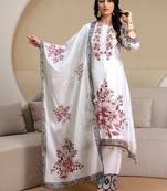 women floral printed regular kurta with trousers & with dupatta