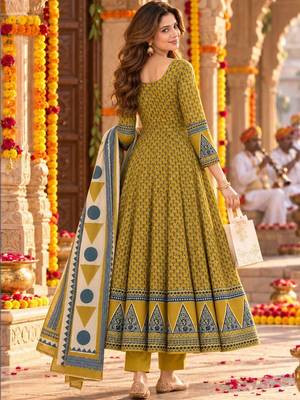 women ethnic motifs printed empire  cotton kurta with trousers & with dupatta 4
