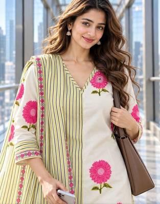 women floral printed regular  cotton kurta with trousers & with dupatta 3