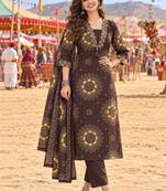 women ethnic motifs printed regular  cotton kurta with trousers & with dupatta