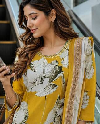 women floral printed regular thread work  cotton kurta with trousers & with dupatta 4