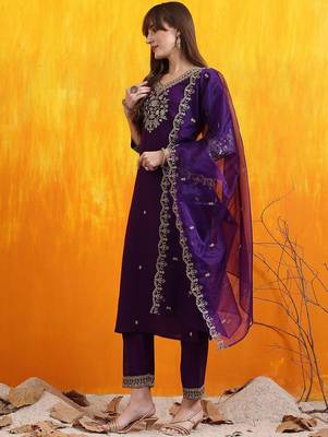 floral embroidered sequinned chanderi cotton kurta & trouser with dupatta 3