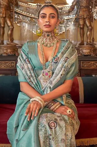 Beige paisley zari kanjeevaram saree