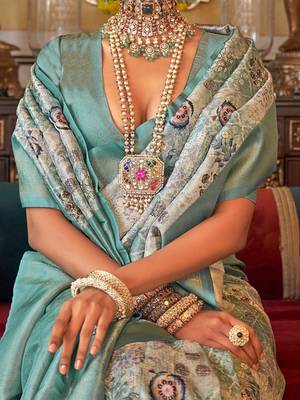 Beige paisley zari kanjeevaram saree 4