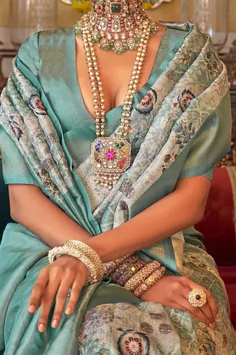 Beige paisley zari kanjeevaram saree
