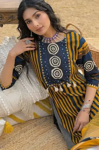 women printed regular  cotton kurta with trousers & with dupatta