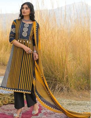 women printed regular  cotton kurta with trousers & with dupatta 3