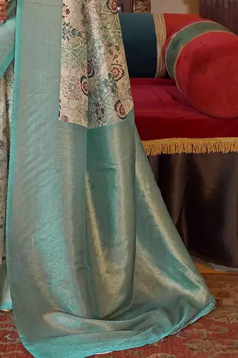 Beige paisley zari kanjeevaram saree