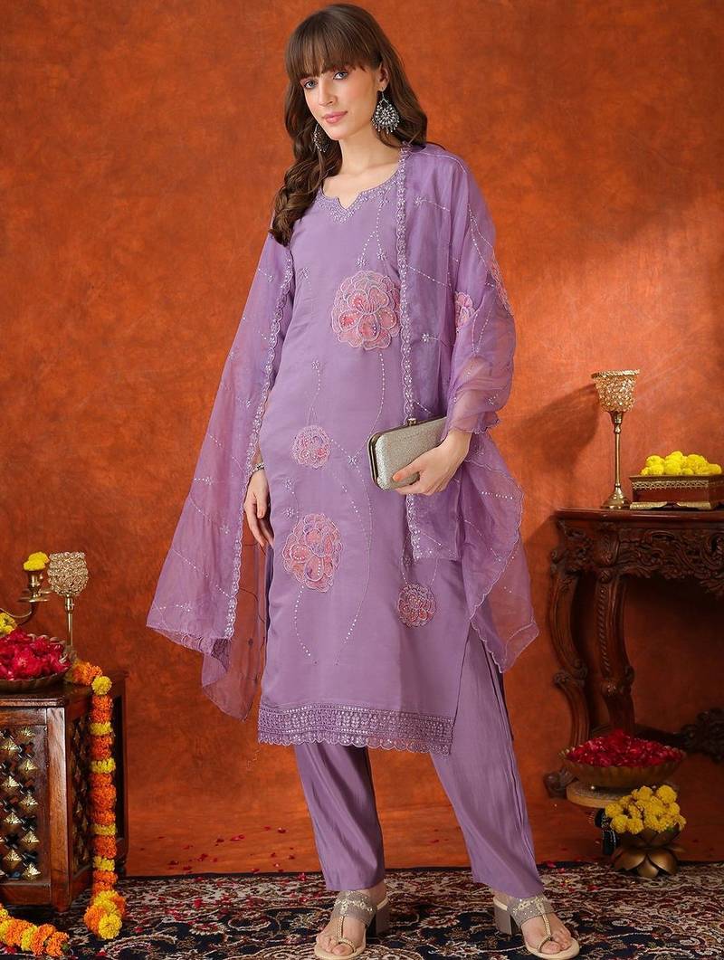 women floral embroidered regular thread work chanderi cotton kurta with trousers & with dupatta