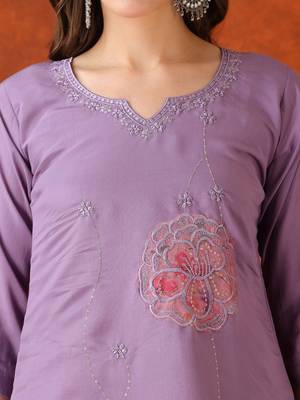 women floral embroidered regular thread work chanderi cotton kurta with trousers & with dupatta 3