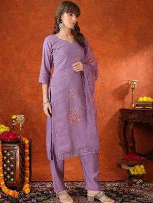 women floral embroidered regular thread work chanderi cotton kurta with trousers & with dupatta 5