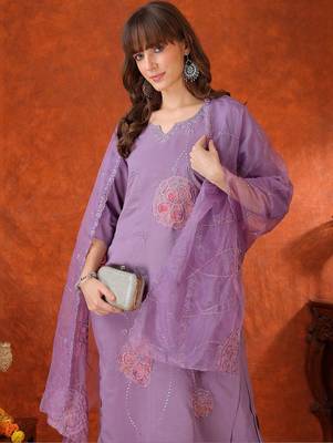 women floral embroidered regular thread work chanderi cotton kurta with trousers & with dupatta 6