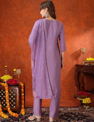women floral embroidered regular thread work chanderi cotton kurta with trousers & with dupatta 7