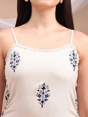 women ethnic motifs embroidered regular thread work  cotton kurta with trousers 3