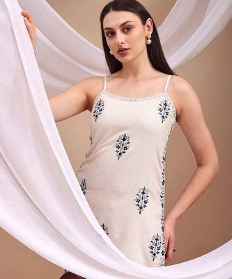 women ethnic motifs embroidered regular thread work  cotton kurta with trousers 5