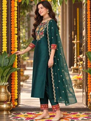 floral embroidered thread work straight kurta with trousers & dupatta 4