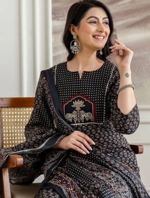 women ethnic motifs printed regular  cotton kurta with palazzos & with dupatta 3