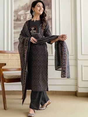 women ethnic motifs printed regular  cotton kurta with palazzos & with dupatta 4