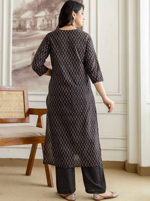 women ethnic motifs printed regular  cotton kurta with palazzos & with dupatta 5