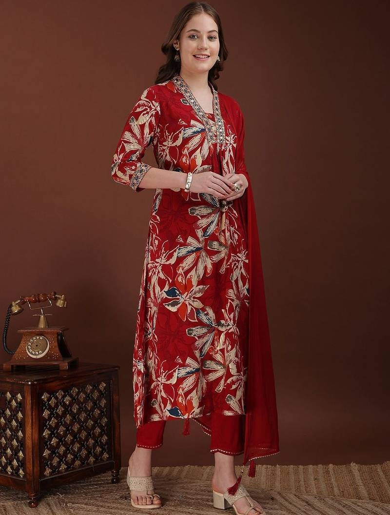 embroidered viscose rayon kurta set