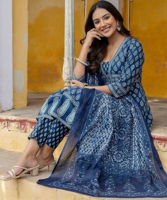 women ethnic motifs printed regular  cotton kurta with trousers & with dupatta 4