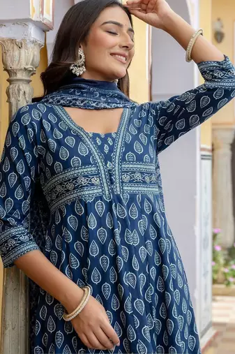 women ethnic motifs printed regular  cotton kurta with trousers & with dupatta