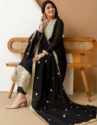 women ethnic motifs embroidered regular sequinned silk chiffon kurta with trousers & with 3