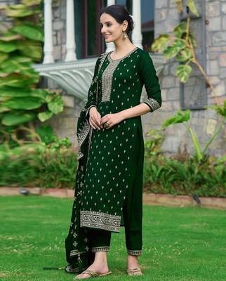 floral embroidered sequinned straight kurta with trousers & dupatta 4