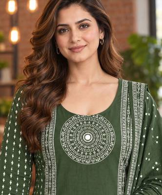 women ethnic motifs printed regular kurta with trousers & with dupatta 2