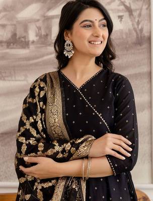 women ethnic motifs printed angrakha kurta with trousers & with dupatta 3