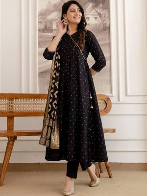 women ethnic motifs printed angrakha kurta with trousers & with dupatta 7
