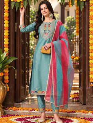 women ethnic motifs embroidered kurta with trouser & dupatta 1