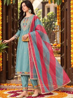women ethnic motifs embroidered kurta with trouser & dupatta 3