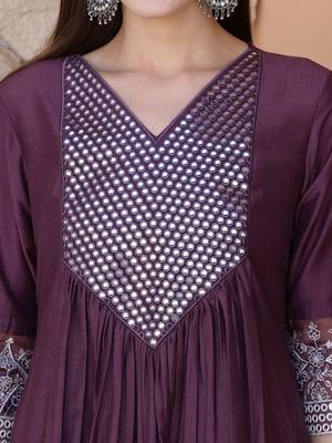 women geometric embroidered silk kurta with trousers & dupatta 2