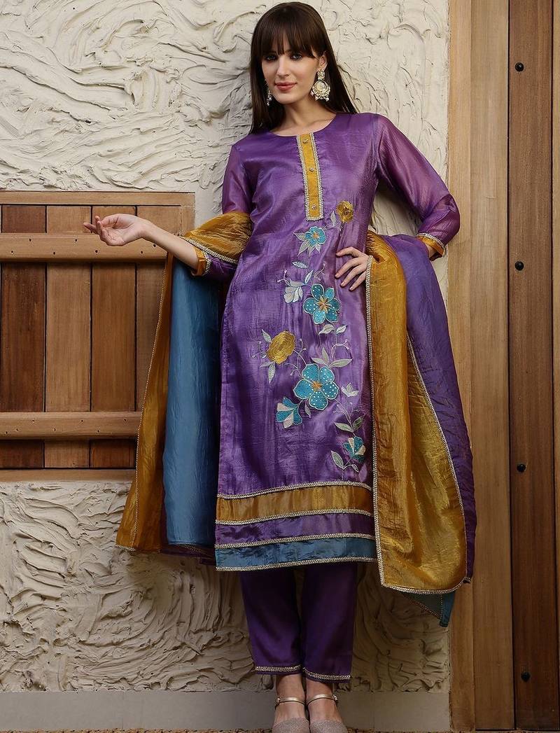 women floral embroidered regular thread work kurta with trousers & with dupatta